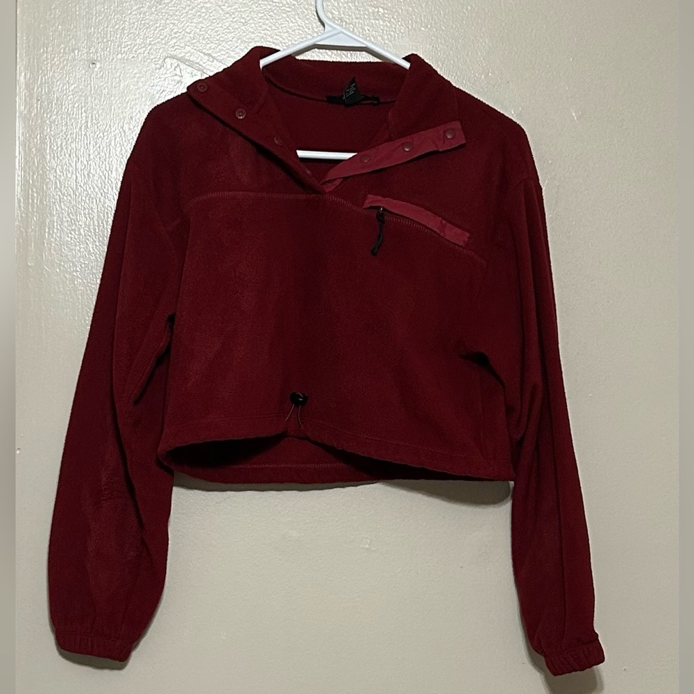Forever  21 cropped sweater
size : S
color : Red